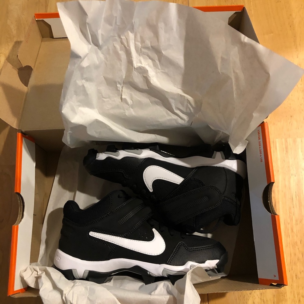 NEW in box Nike Alpha black and white cleats